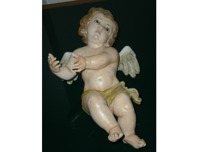 Restauri di chiesa: Antonietta Righi nei restauri di statue, crocifissi, arredi sacri, oggetti 